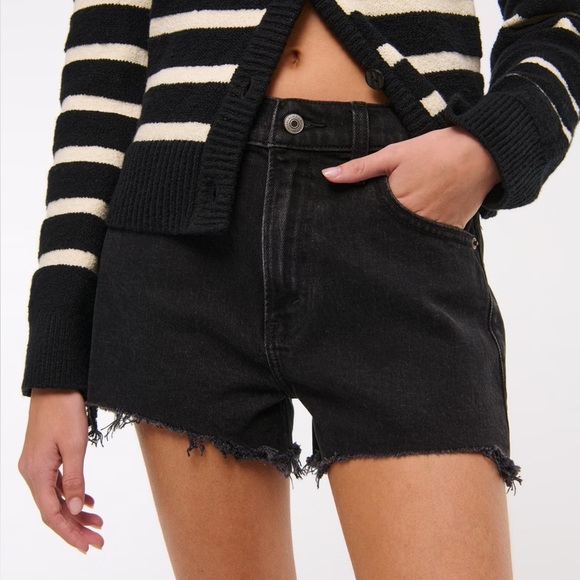 Abercrombie and Fitch High Rise Mom Short - Picture 2 of 4